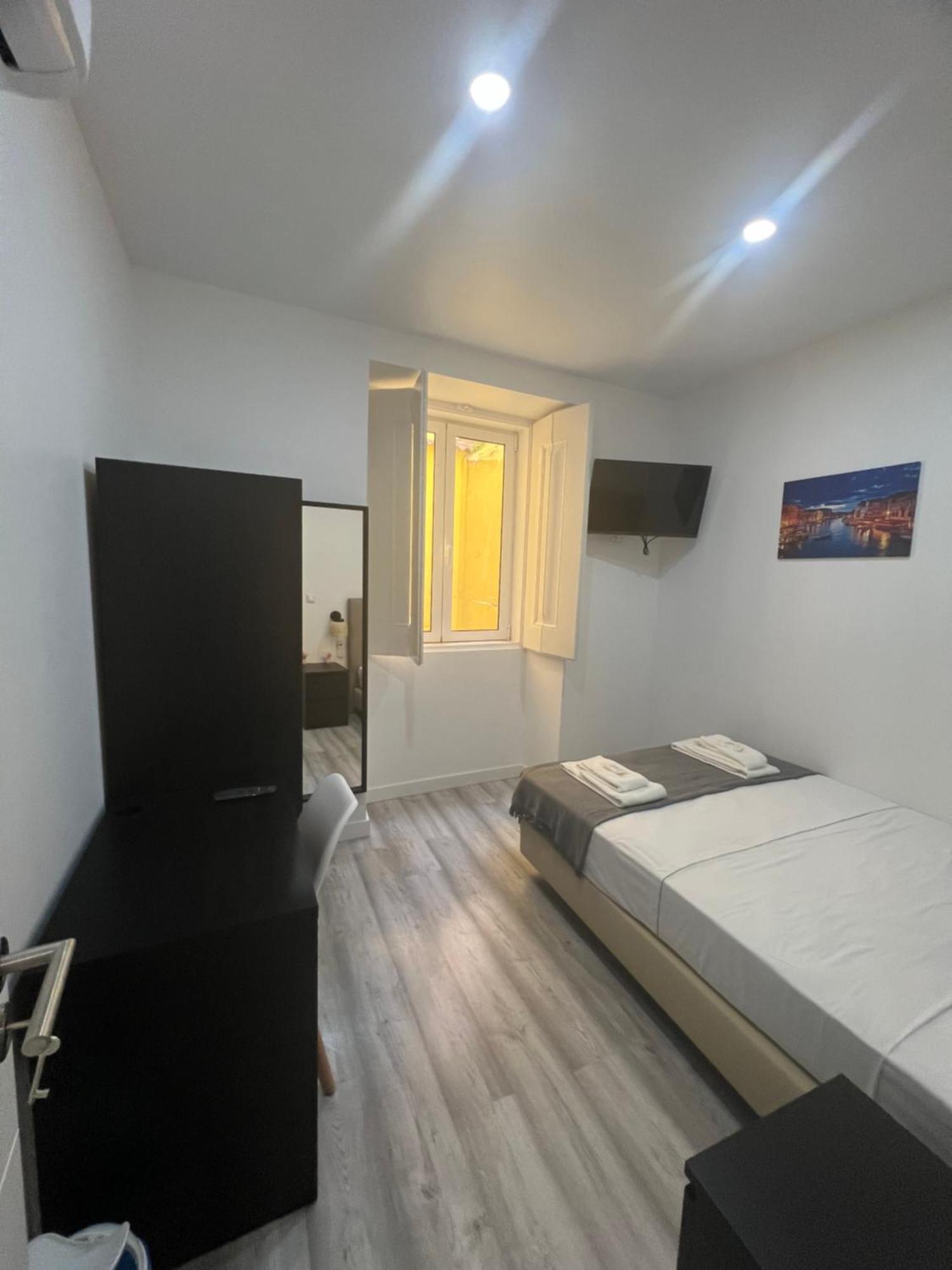 Sao Lazaro Bhuiyan Family Host Hotel Lisbon Bagian luar foto