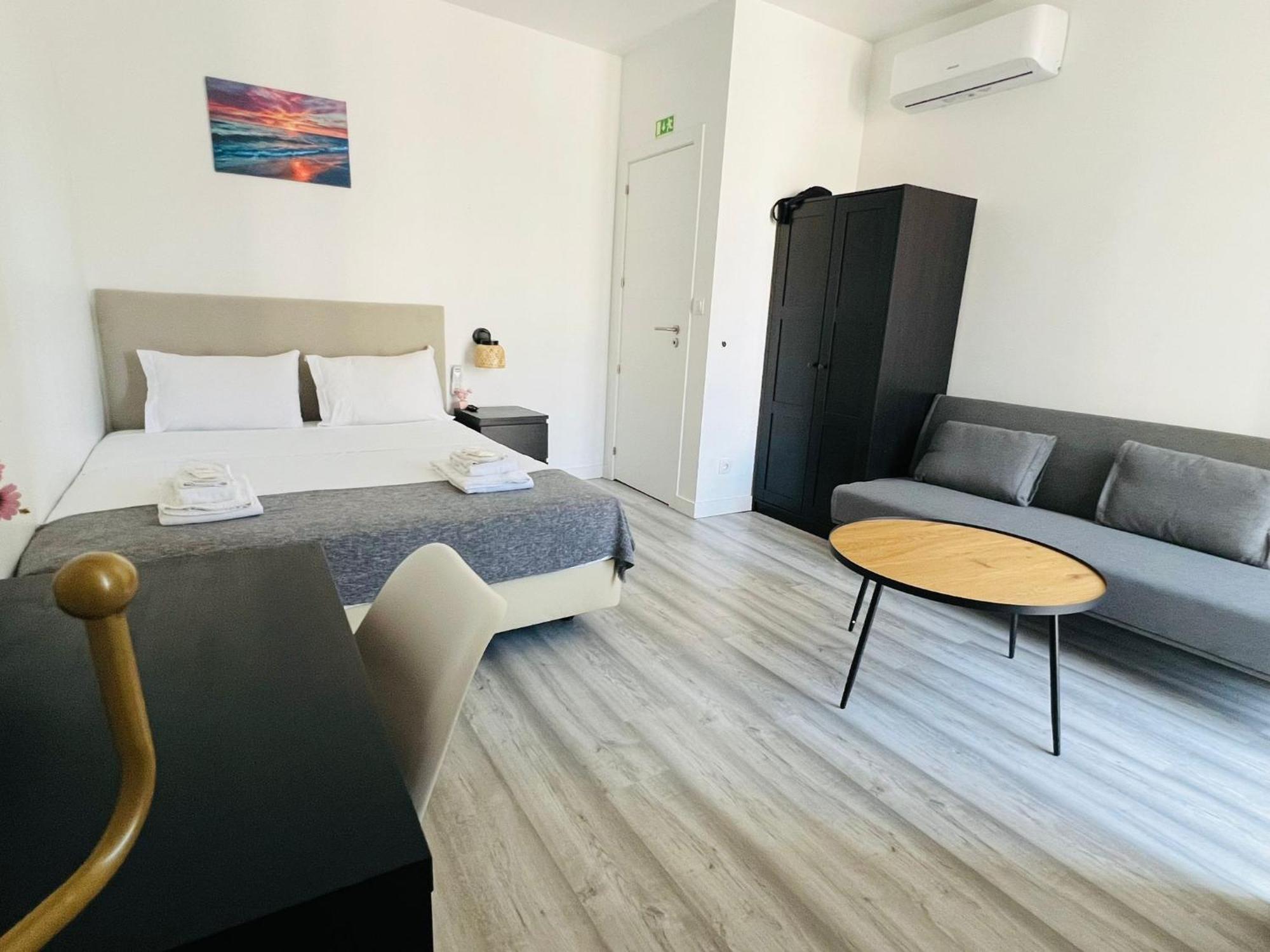 Sao Lazaro Bhuiyan Family Host Hotel Lisbon Bagian luar foto