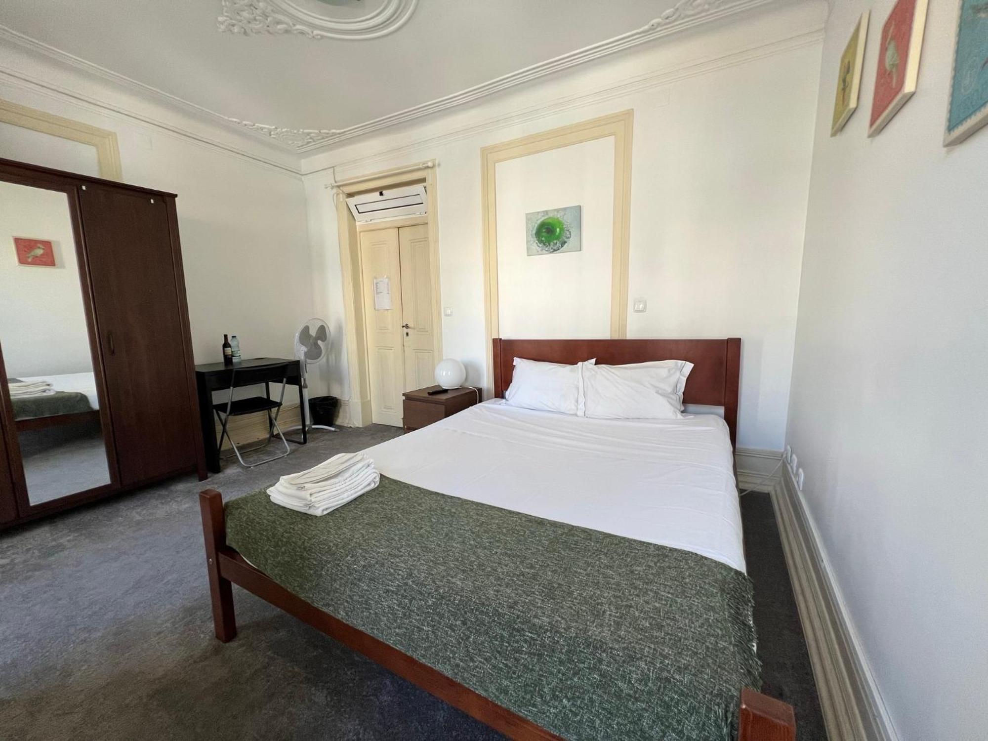 Sao Lazaro Bhuiyan Family Host Hotel Lisbon Bagian luar foto