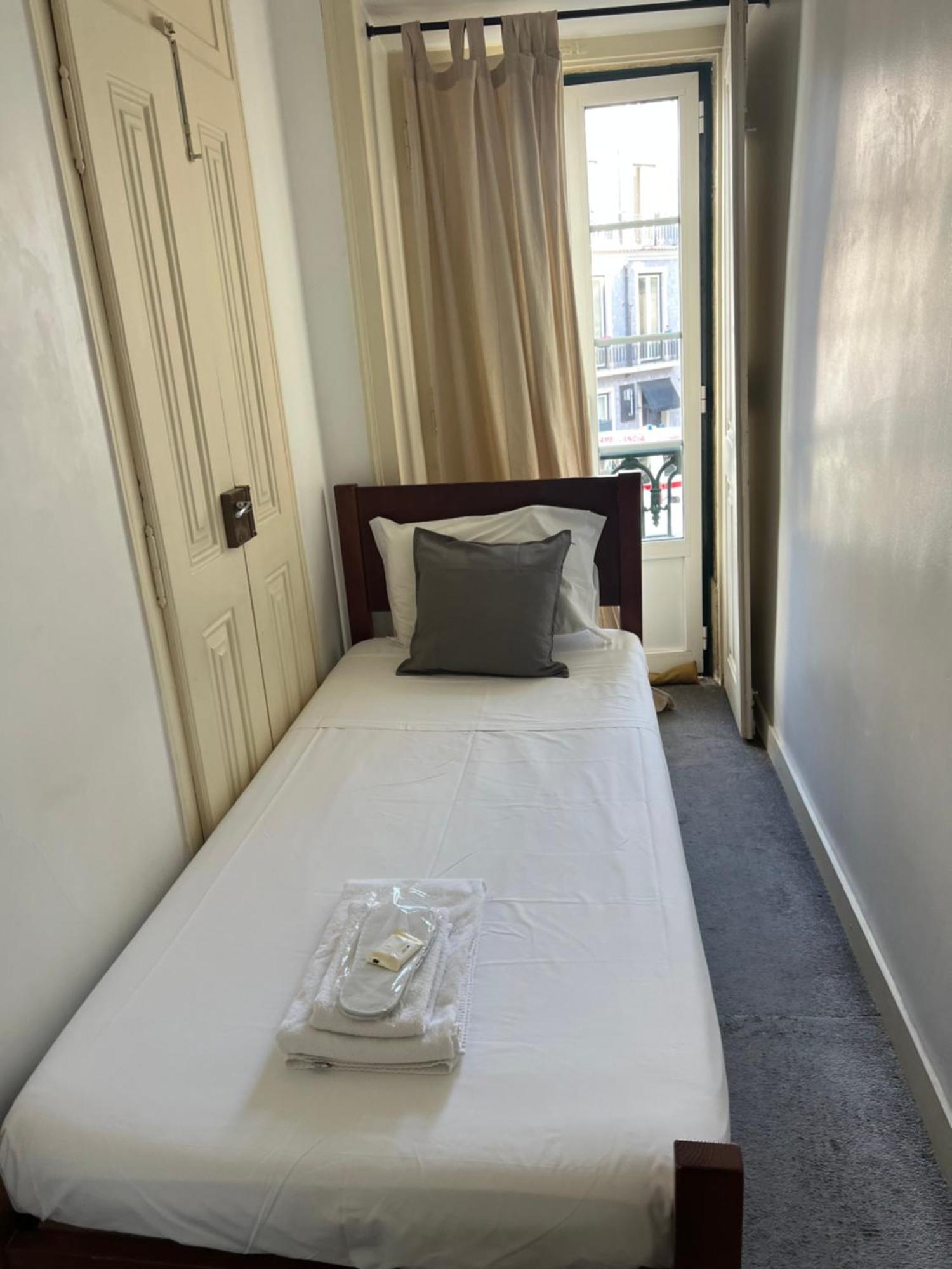 Sao Lazaro Bhuiyan Family Host Hotel Lisbon Bagian luar foto